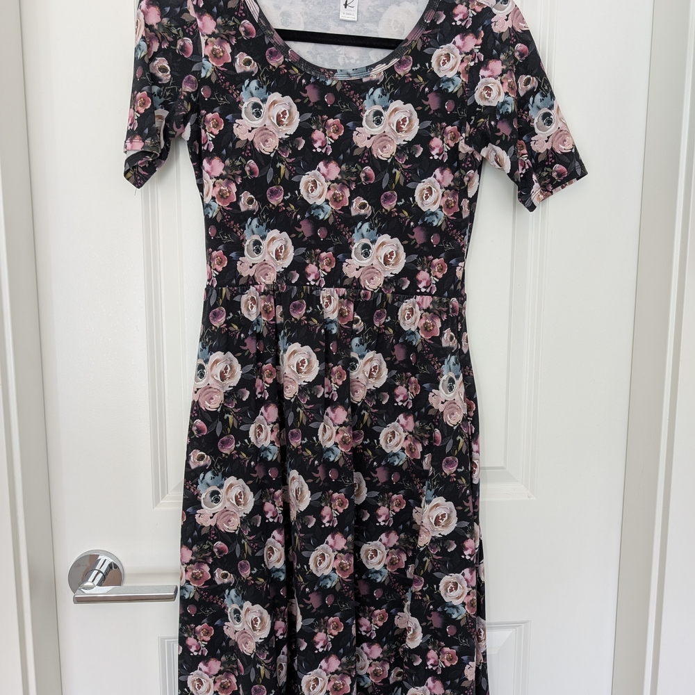 Knee-Length Floral Black Dress